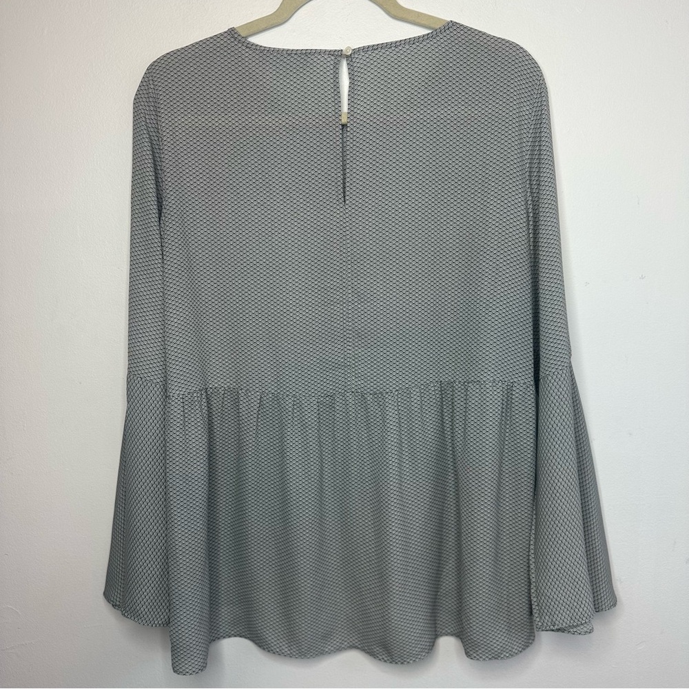 Loft Women's Bell Sleeve Gray/White Flowy Oversized Boho Top Hi Lo - Medium M - Picture 3 of 8